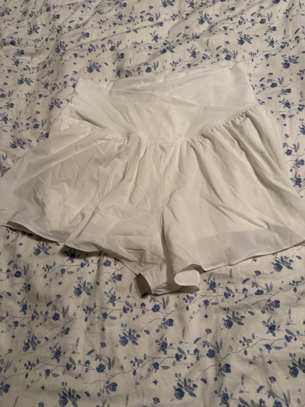 aerie white flowly shorts